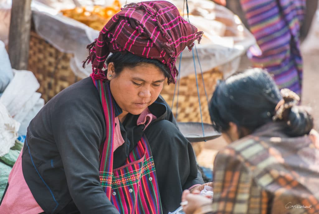 marché de Mine Tauk au bord de Inle - Pa O