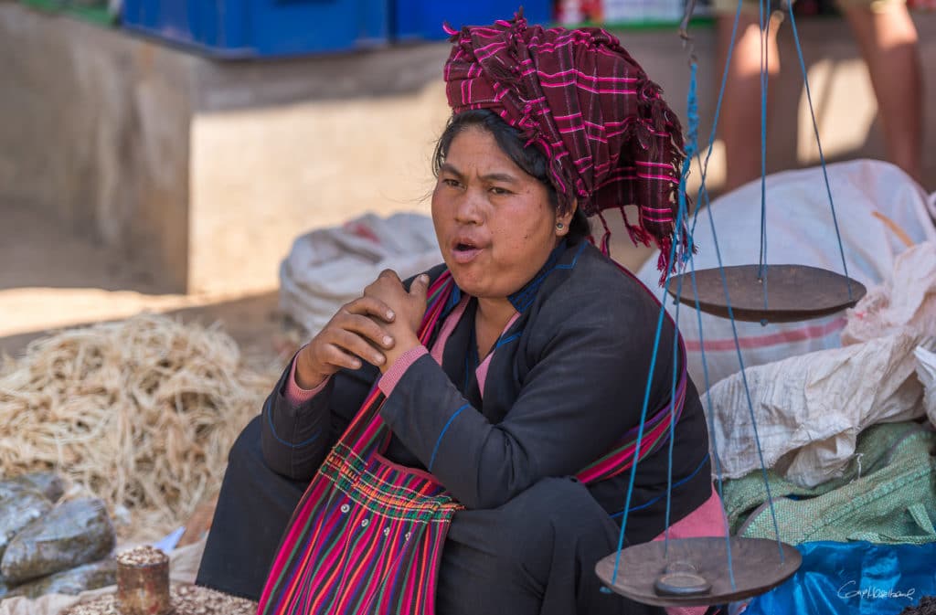 marché de Mine Tauk au bord de Inle