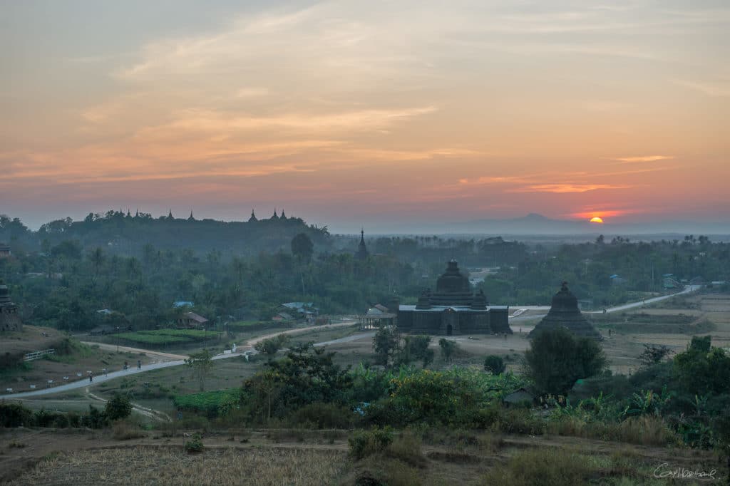 Coucher de soleil Temple de Mrauk-U