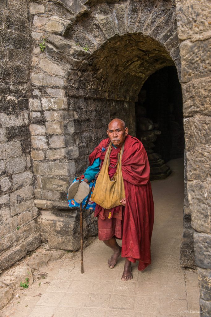 Moine temple Ko Thaung Mrauk-U
